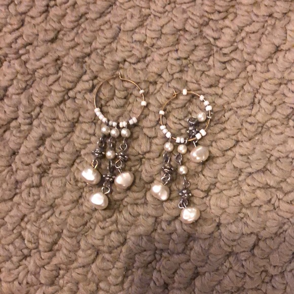 Faux gold and Pearl earrings - Picture 1 of 1